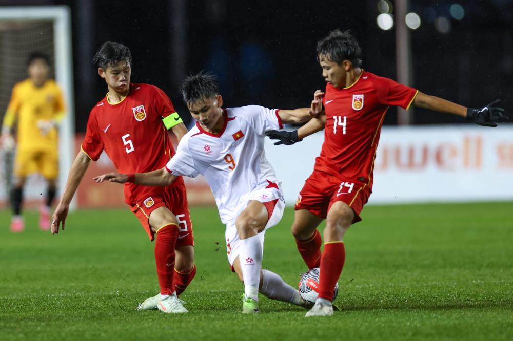 逆袭称王，苏超泰州队获2025微博竞燃之夜年度全民闪耀运动队